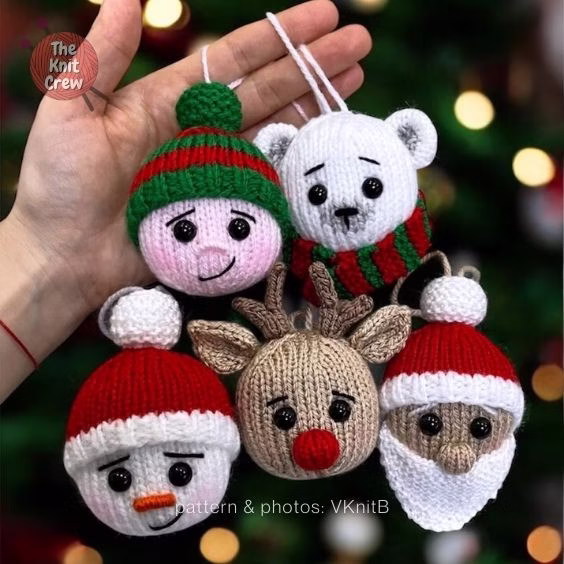 2 Knitting Christmas bauble ornaments - The Yarn Crew